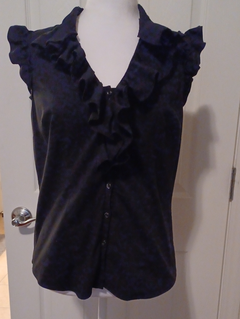 << LOFT Black Ruffle Button-Front Sleeveless Blouse